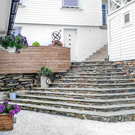 Apartamento Amazing In Fjell With Wifi